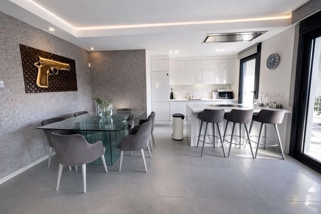 Chalet de 5 habitaciones en La Siesta, Torrevieja en venta con garaje - 849.950 € (Ref: 9707587)