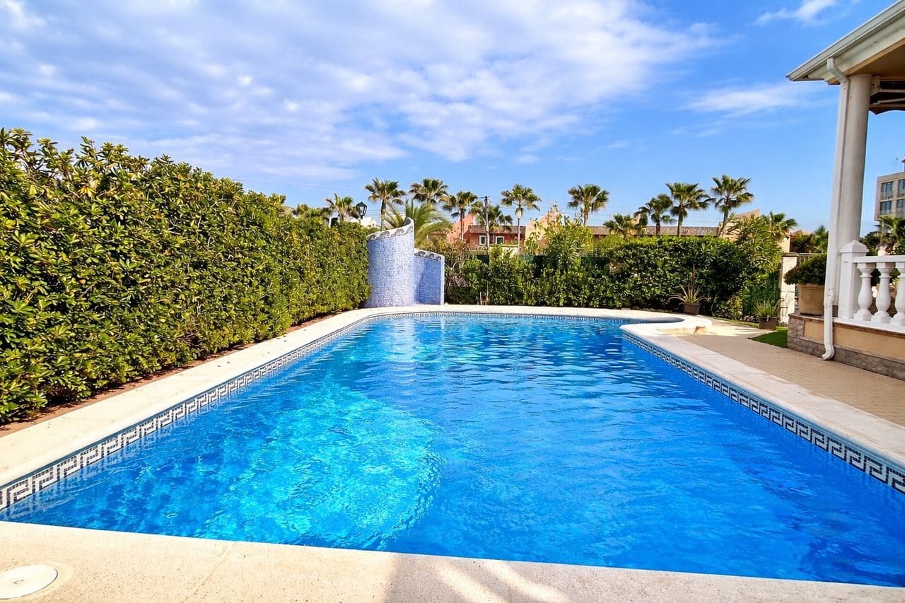 6 Zimmer Villa zu verkaufen in La Mata mit Garage - 950.000 € (Ref: 9722182)