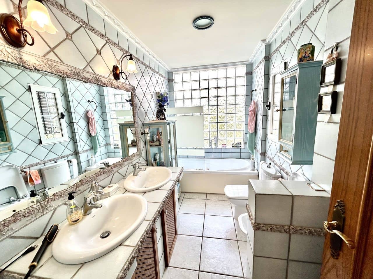 6 Zimmer Villa zu verkaufen in La Mata mit Garage - 950.000 € (Ref: 9722182)
