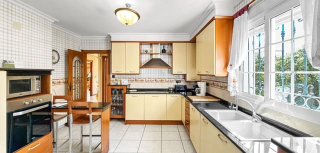 5 soverom Villa til salgs i La Mata, Torrevieja med svømmebasseng garasje - € 950 000 (Ref: 9729386)