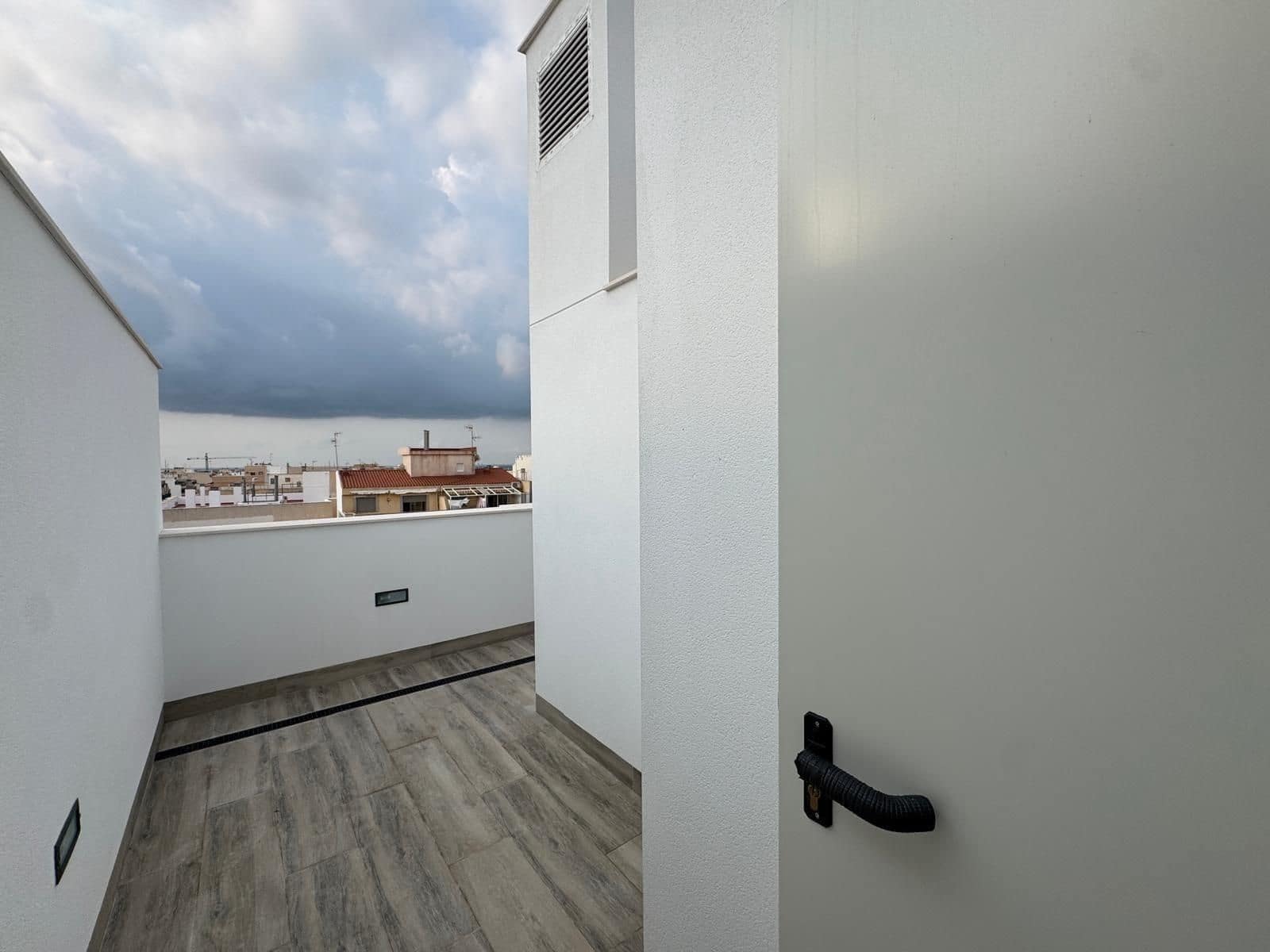 2 bedroom Apartment for sale in Torrevieja with pool - € 189,900 (Ref: 9730289)