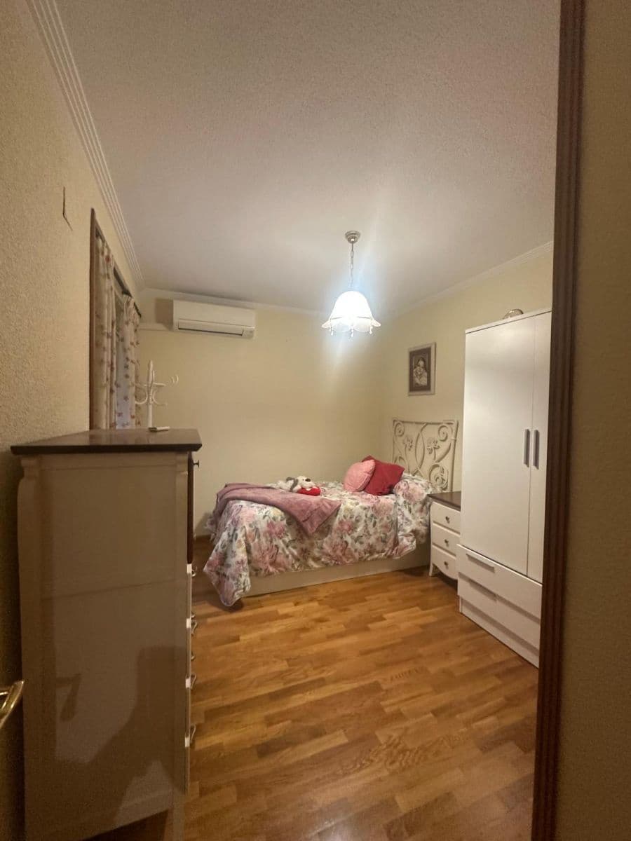 4 bedroom Apartment for sale in Alicante / Alacant city with garage - € 437,000 (Ref: 9739045)