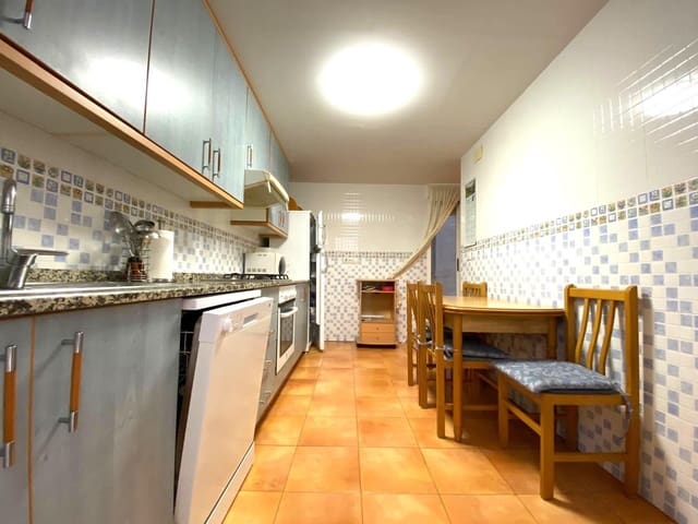 4 makuuhuone Huoneisto myytävänä paikassa Alicante kaupunki - 390 000 € (Ref: 9739046)