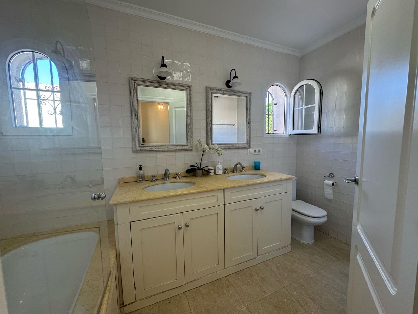 4 chambre Villa/Maison à vendre à Playa Flamenca avec garage - 870 000 € (Ref: 9739055)