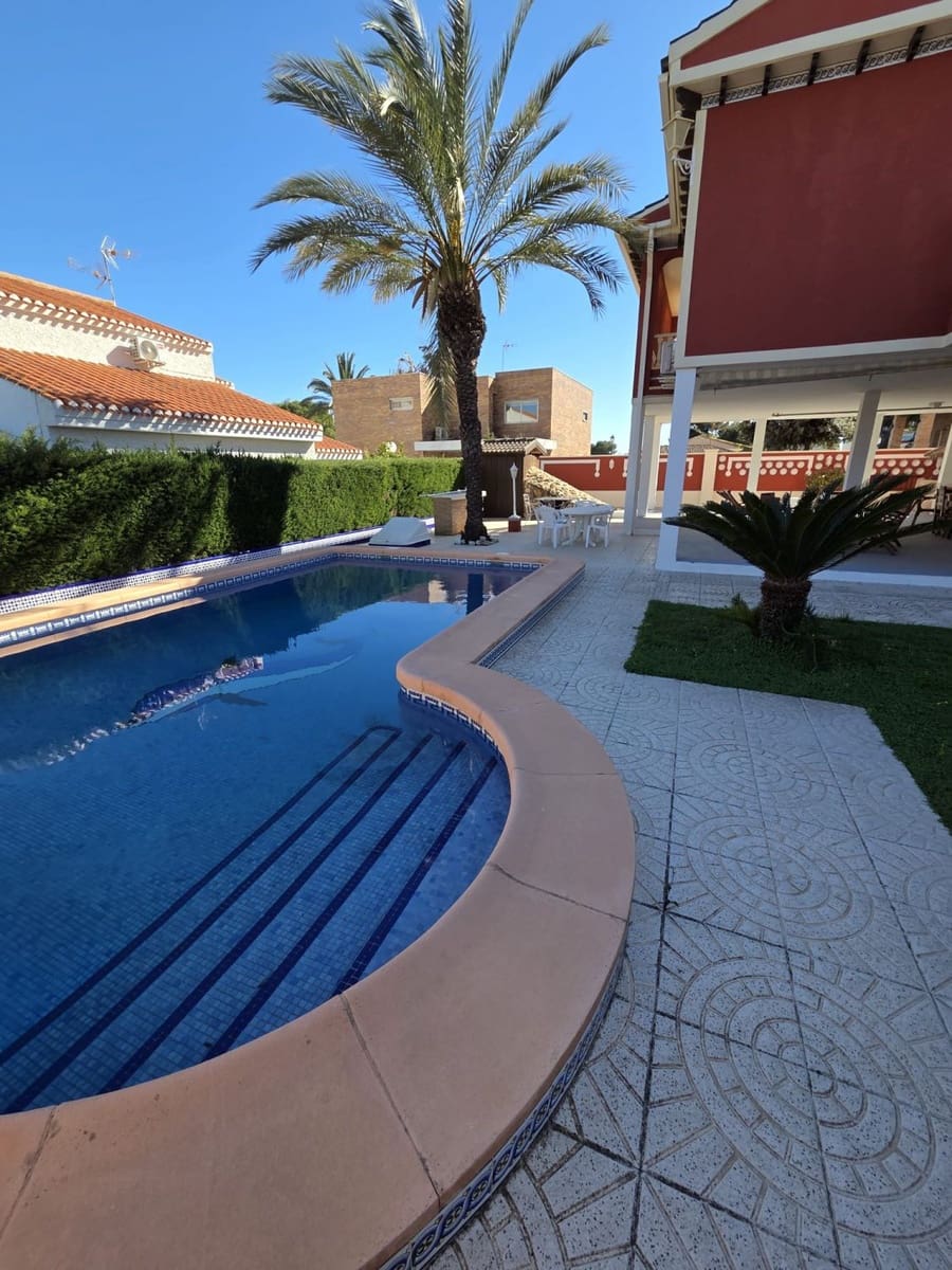 5 Zimmer Villa zu verkaufen in Campoamor mit Garage - 860.000 € (Ref: 9739058)