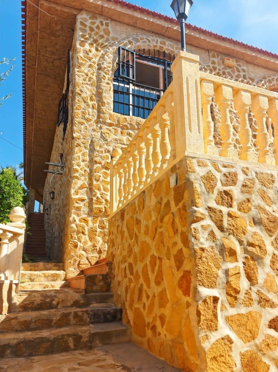 7 Zimmer Villa zu verkaufen in La Siesta - 545.000 € (Ref: 9739059)