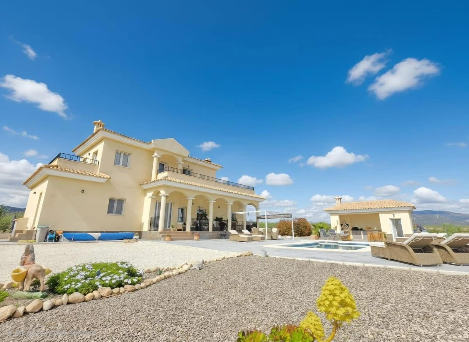 4 slaapkamer Villa te koop in Pinoso - € 549.995 (Ref: 9739065)