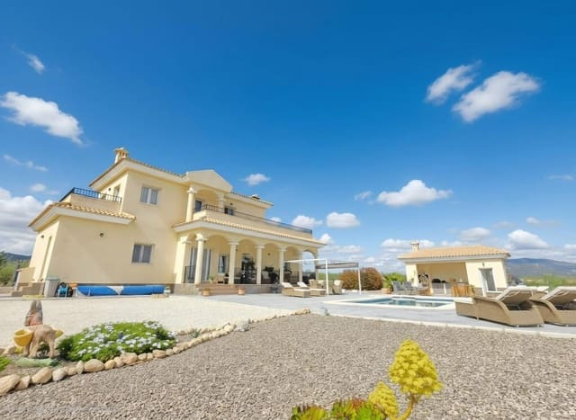 Chalet de 4 habitaciones en Pinoso en venta - 549.995 € (Ref: 9739065)