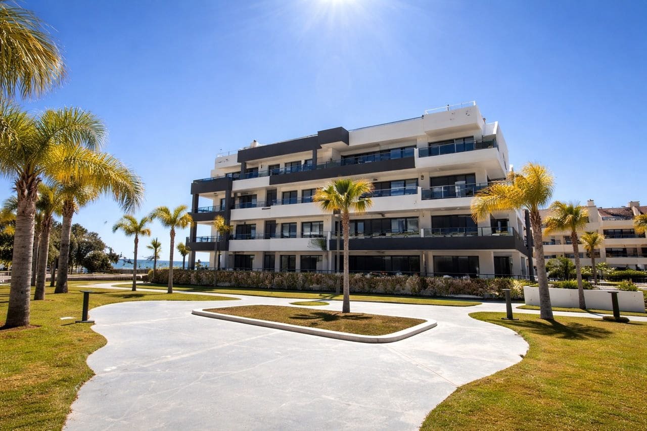 3 bedroom Apartment for sale in La Zenia with garage - € 450,000 (Ref: 9741921)