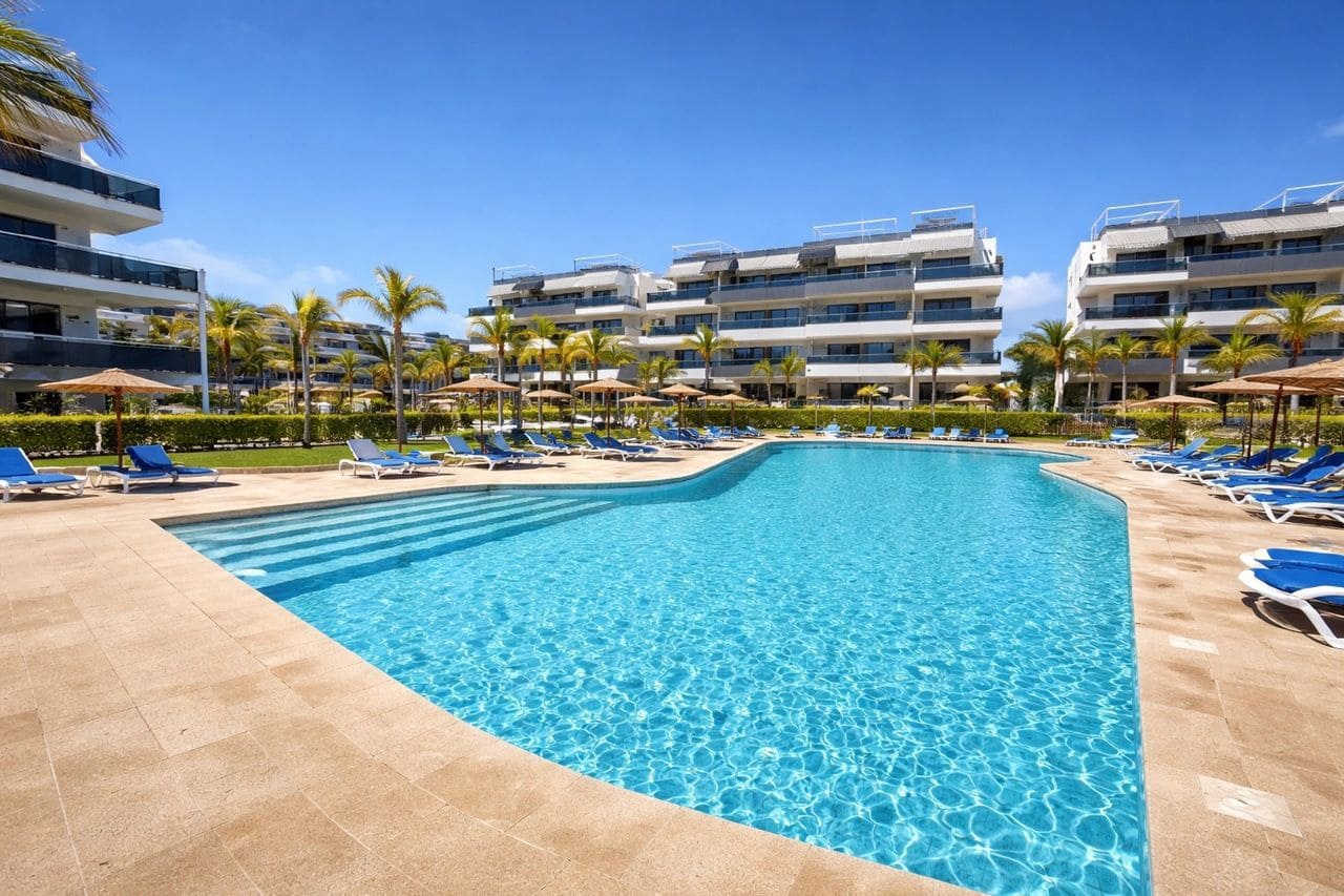 3 bedroom Apartment for sale in La Zenia with garage - € 450,000 (Ref: 9741921)