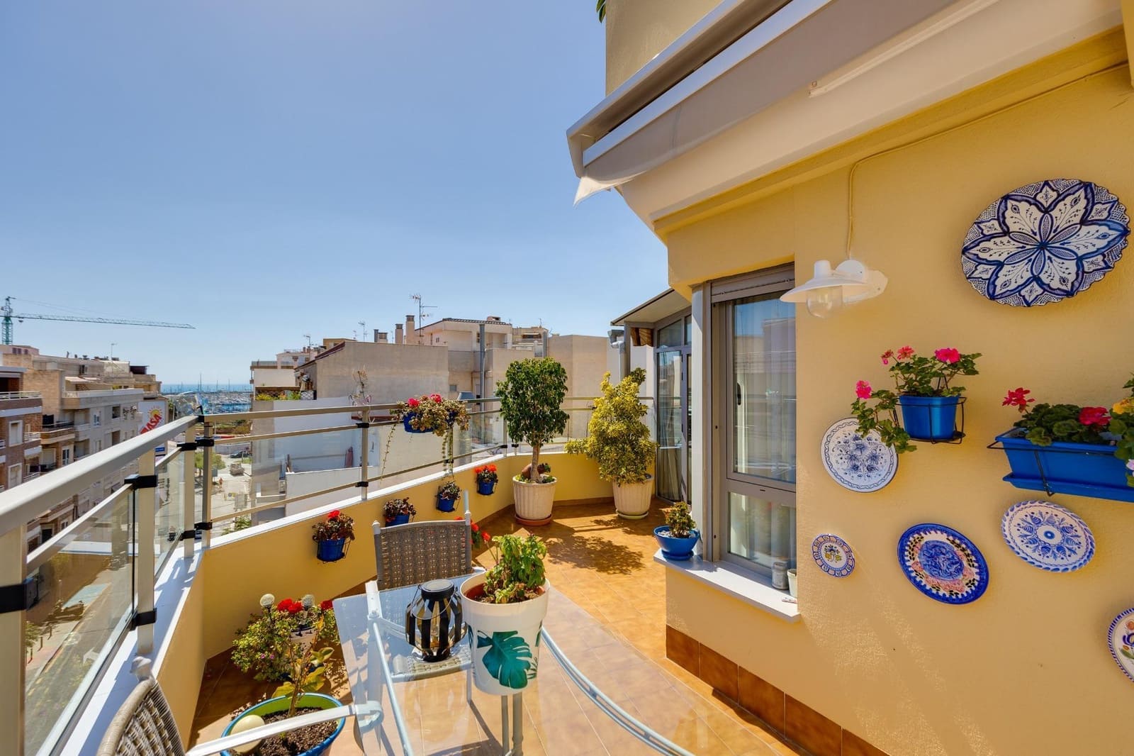 Ático de 2 habitaciones en Torrevieja en venta - 215.000 € (Ref: 9742034)