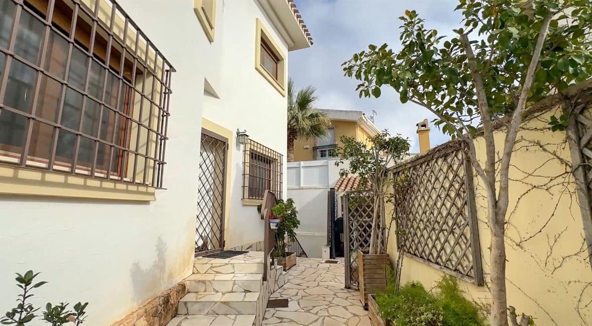 7 bedroom Villa for sale in Campoamor with garage - € 1,349,000 (Ref: 9742066)