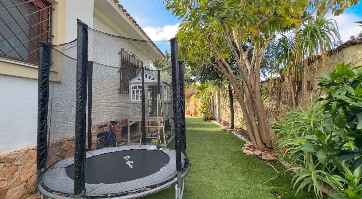 7 bedroom Villa for sale in Campoamor with garage - € 1,349,000 (Ref: 9742066)