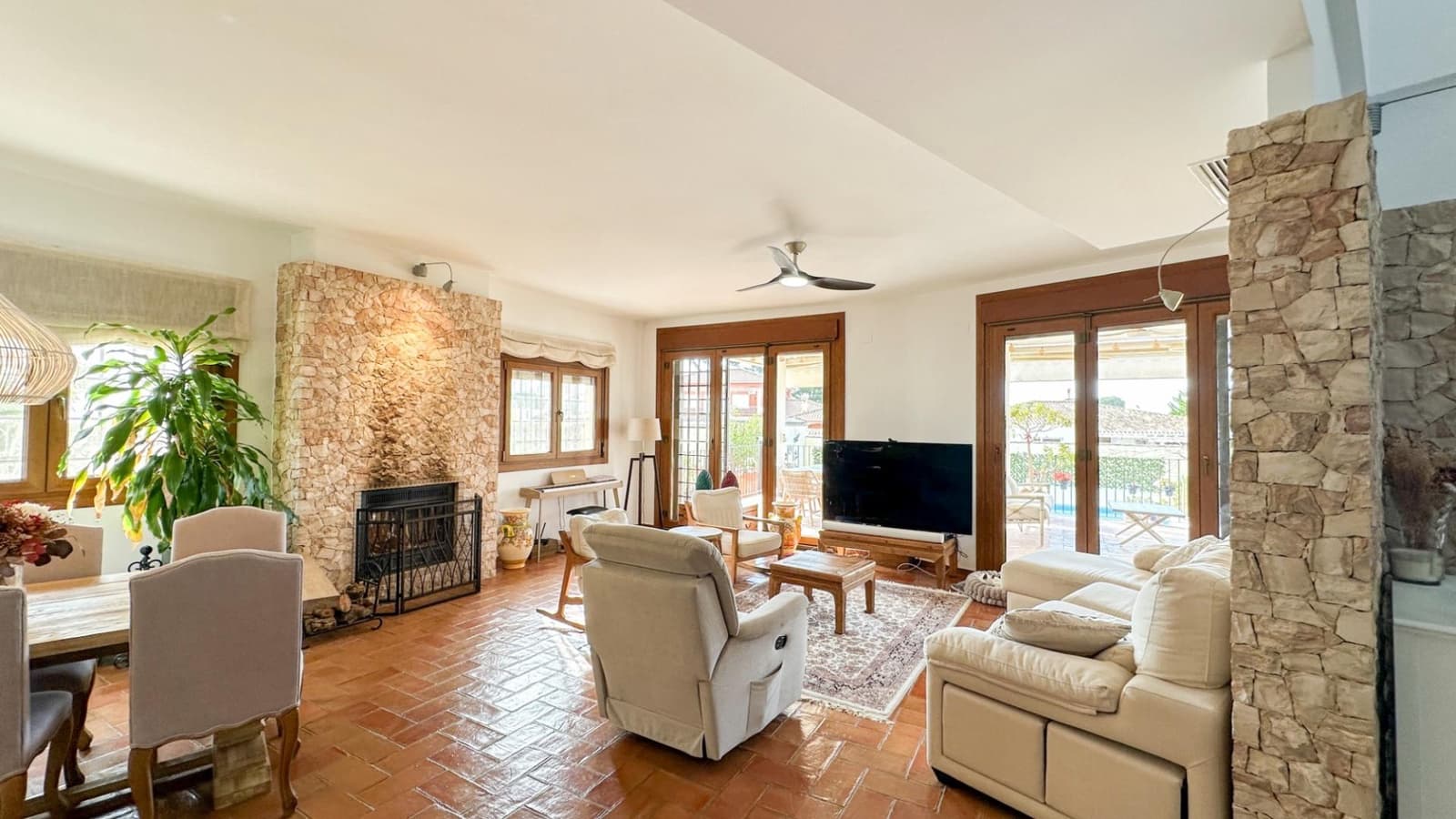 7 bedroom Villa for sale in Campoamor with garage - € 1,349,000 (Ref: 9742066)