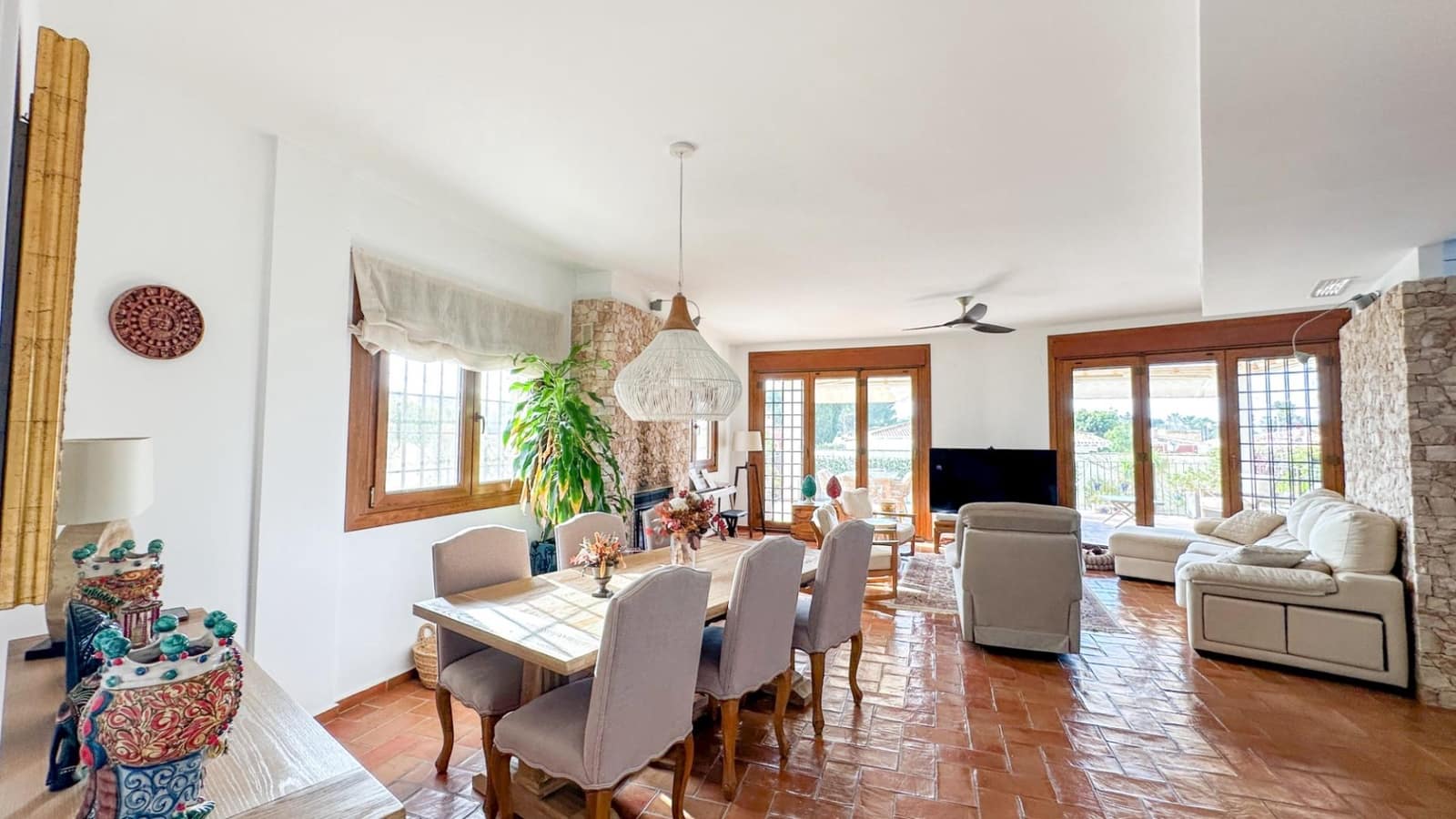 7 bedroom Villa for sale in Campoamor with garage - € 1,349,000 (Ref: 9742066)