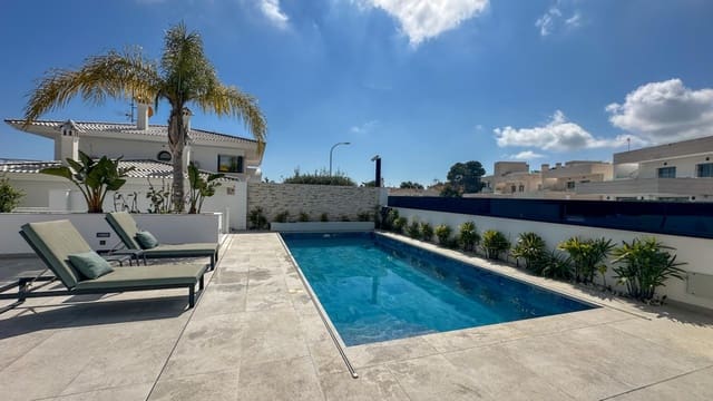 Chalet de 4 habitaciones en Villamartin, Orihuela en venta con garaje - 2.950.000 € (Ref: 9742067)