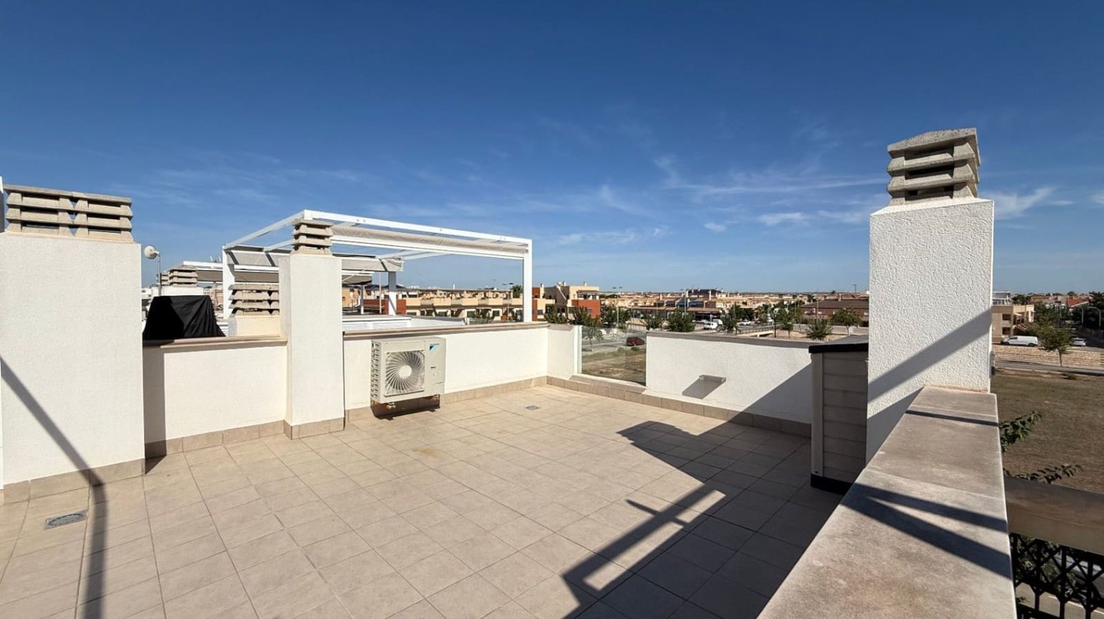 Ático de 2 habitaciones en Pilar de la Horadada en venta - 299.000 € (Ref: 9742068)