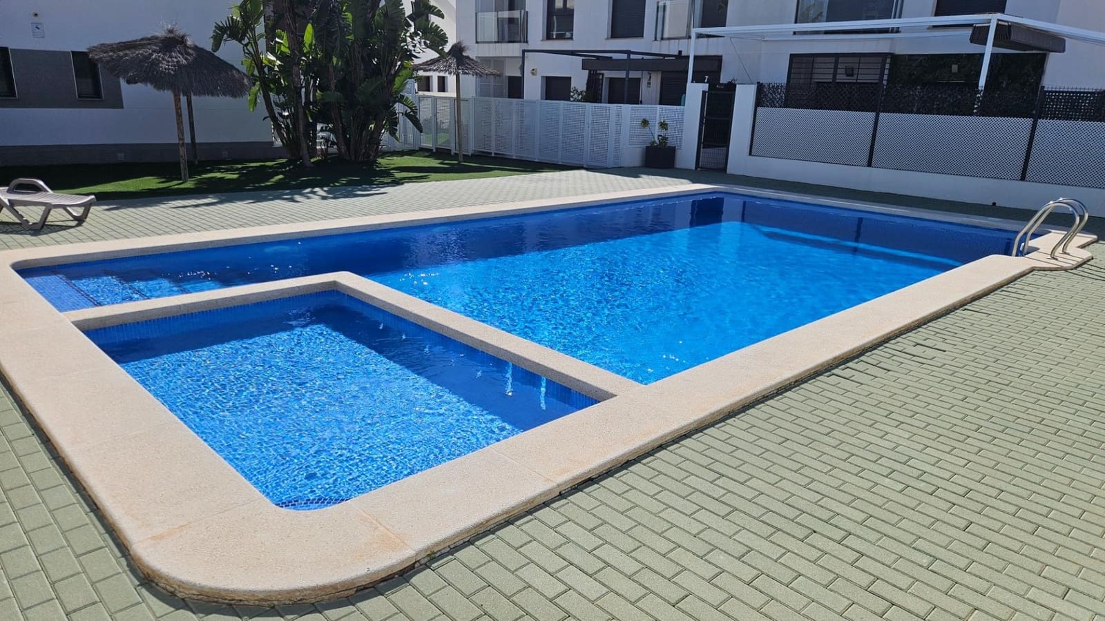 Ático de 2 habitaciones en Pilar de la Horadada en venta - 299.000 € (Ref: 9742068)