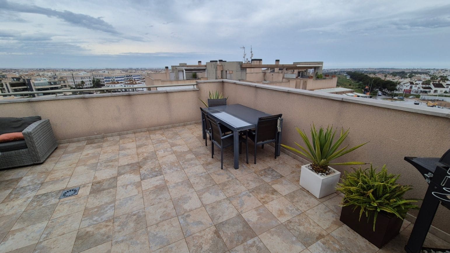 Ático de 2 habitaciones en La Zenia en venta - 322.100 € (Ref: 9742071)