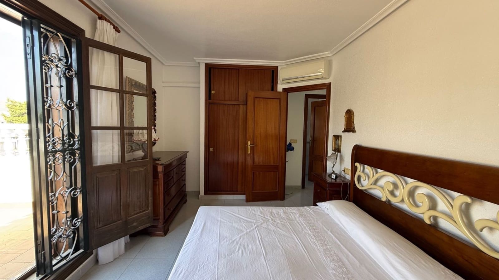 4 Zimmer Villa zu verkaufen in La Zenia mit Garage - 585.000 € (Ref: 9742080)