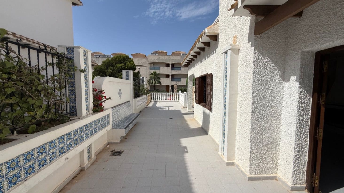 4 Zimmer Villa zu verkaufen in La Zenia mit Garage - 585.000 € (Ref: 9742080)