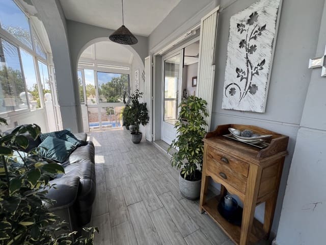 Chalet de 4 habitaciones en Playa Flamenca, Orihuela en venta - 399.000 € (Ref: 9742093)