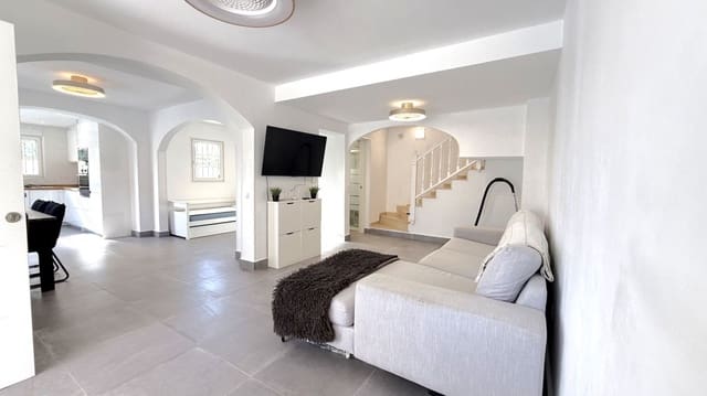 Casa de 2 habitaciones en La Zenia, Orihuela en venta - 339.000 € (Ref: 9742097)