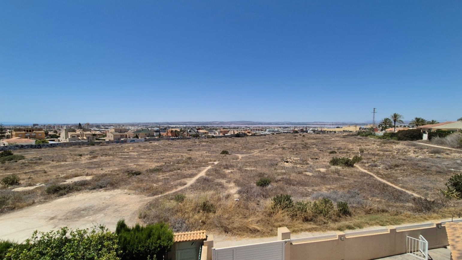 Casa de 3 habitaciones en Torrevieja en venta - 235.000 € (Ref: 9742099)