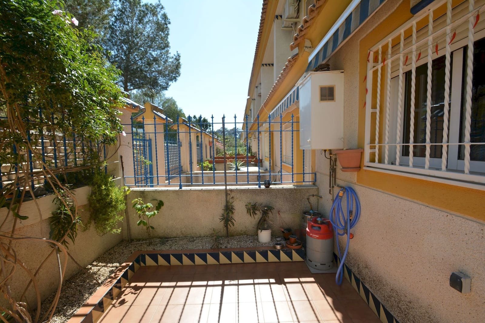2 bedroom Townhouse for sale in Guardamar del Segura with garage - € 210,000 (Ref: 9744188)