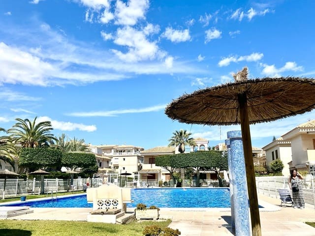 Casa de 2 habitaciones en La Zenia, Orihuela en venta con garaje - 259.000 € (Ref: 9744189)