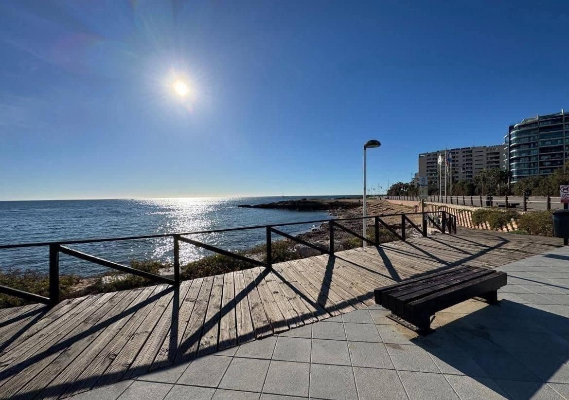 3 makuuhuone Huoneisto myytävänä paikassa Punta Prima mukana uima-altaan - 339 700 € (Ref: 9762225)