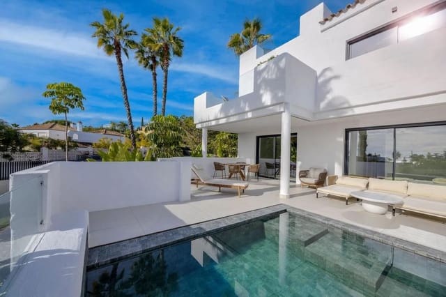 4 makuuhuone Rivitalo myytävänä paikassa El Paraiso, Estepona mukana uima-altaan - 799 000 € (Ref: 9763738)