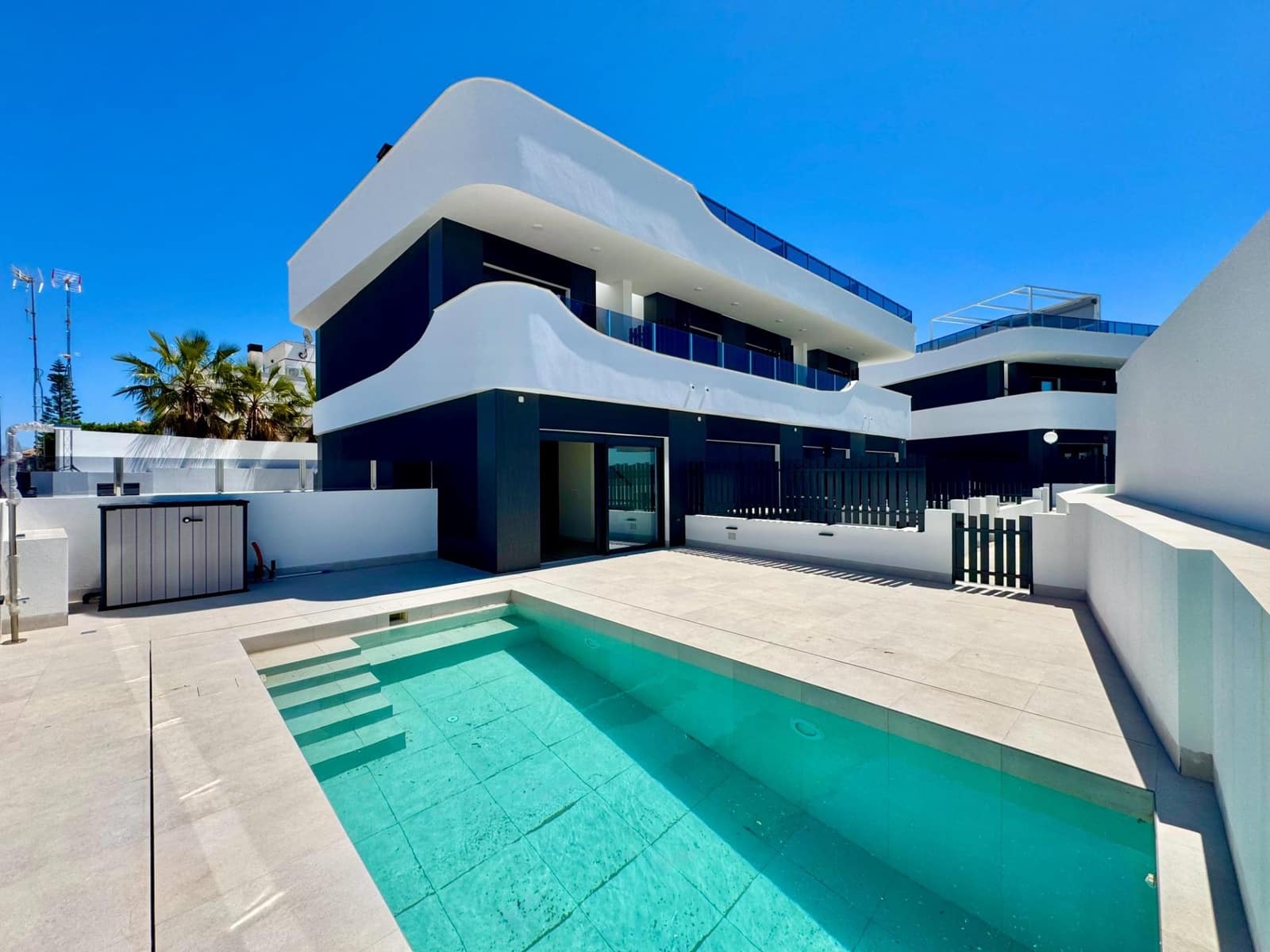 3 makuuhuone Huvila myytävänä paikassa Orihuela Costa mukana uima-altaan - 400 000 € (Ref: 9788579)