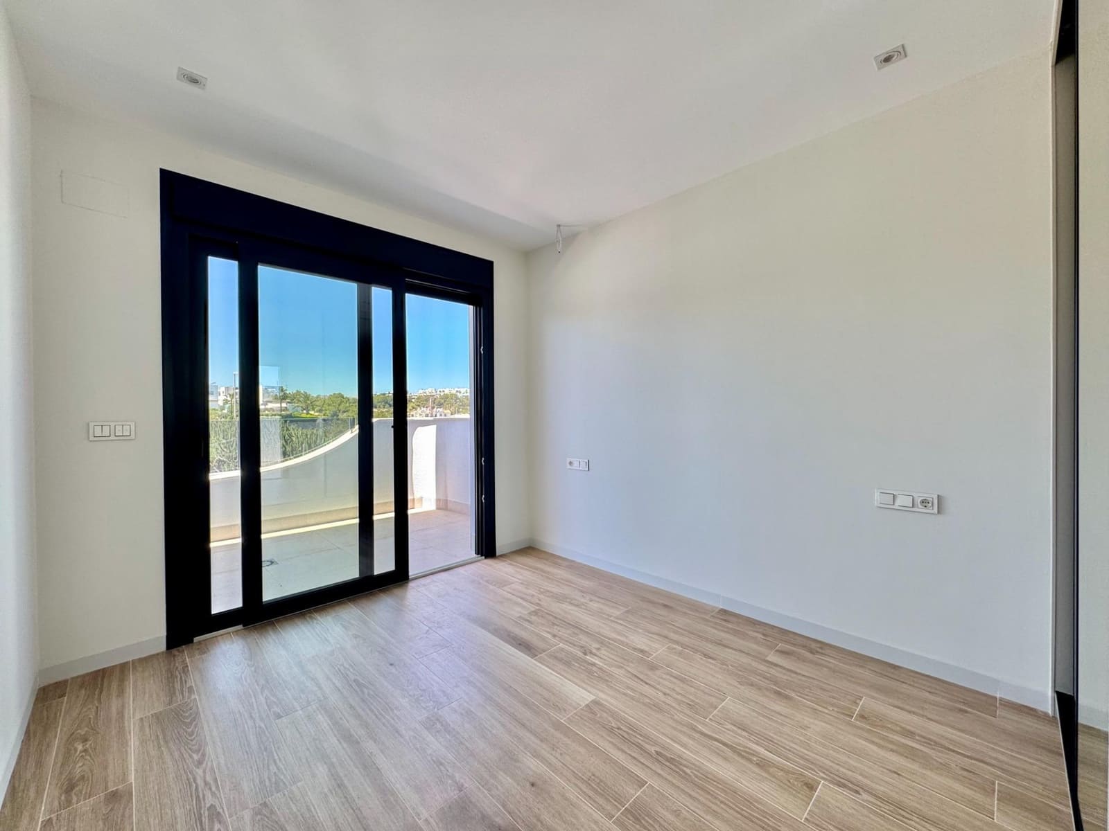 3 makuuhuone Huvila myytävänä paikassa Orihuela Costa mukana uima-altaan - 400 000 € (Ref: 9788579)