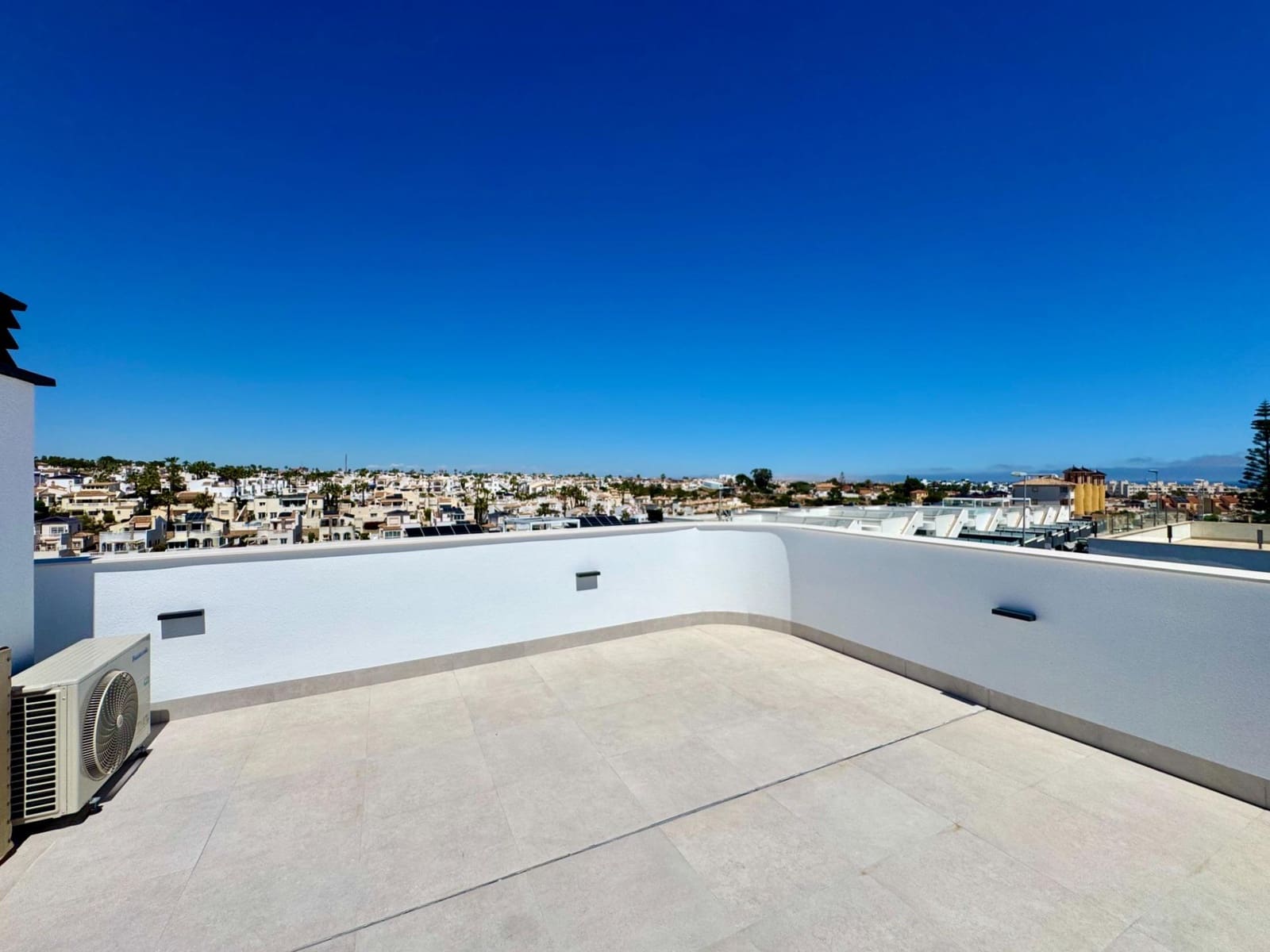 3 makuuhuone Huvila myytävänä paikassa Orihuela Costa mukana uima-altaan - 400 000 € (Ref: 9788579)