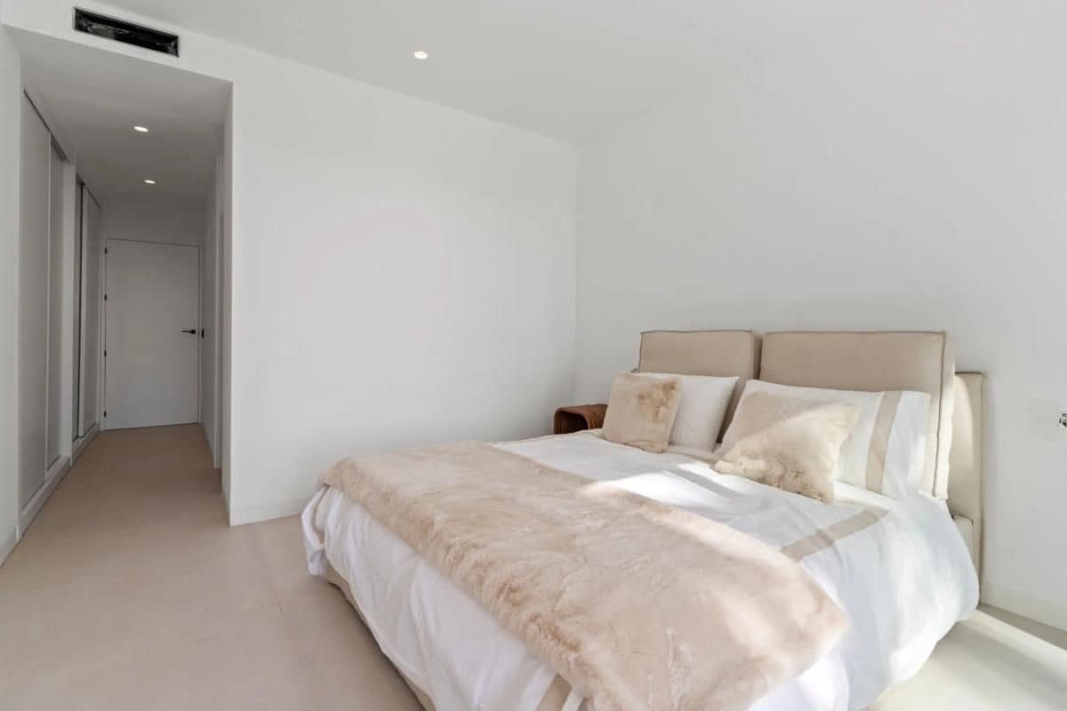 4 slaapkamer Rijtjeshuis te koop in El Paraiso met zwembad - € 799.000 (Ref: 9788632)