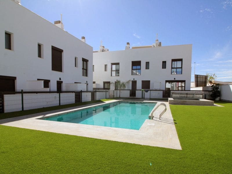 4 bedroom Terraced Villa for sale in Pilar de la Horadada with pool - € 384,900 (Ref: 9788669)