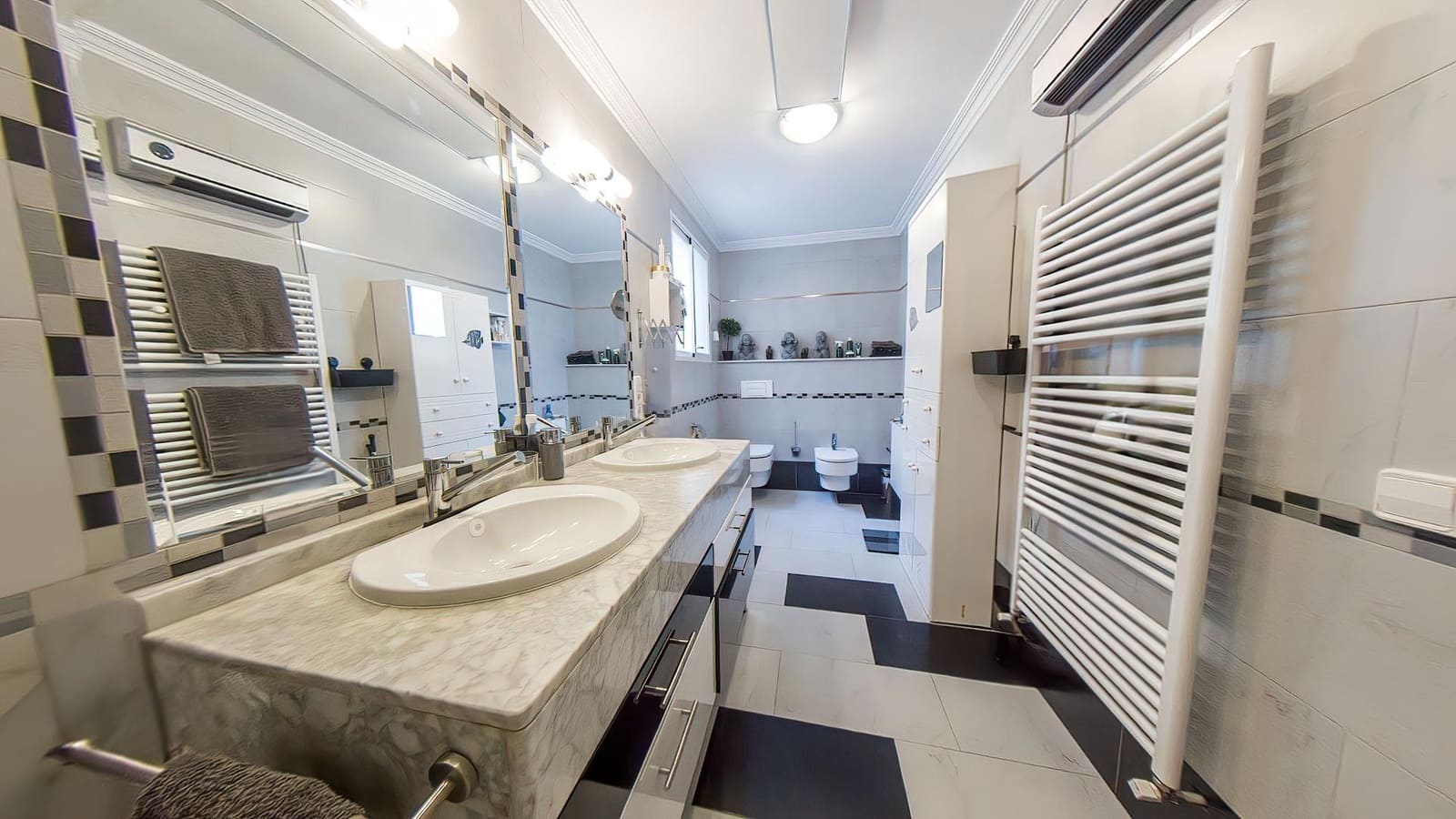 3 sypialnia Willa na sprzedaż w Torrevieja z garażem - 675 000 € (Ref: 9791279)