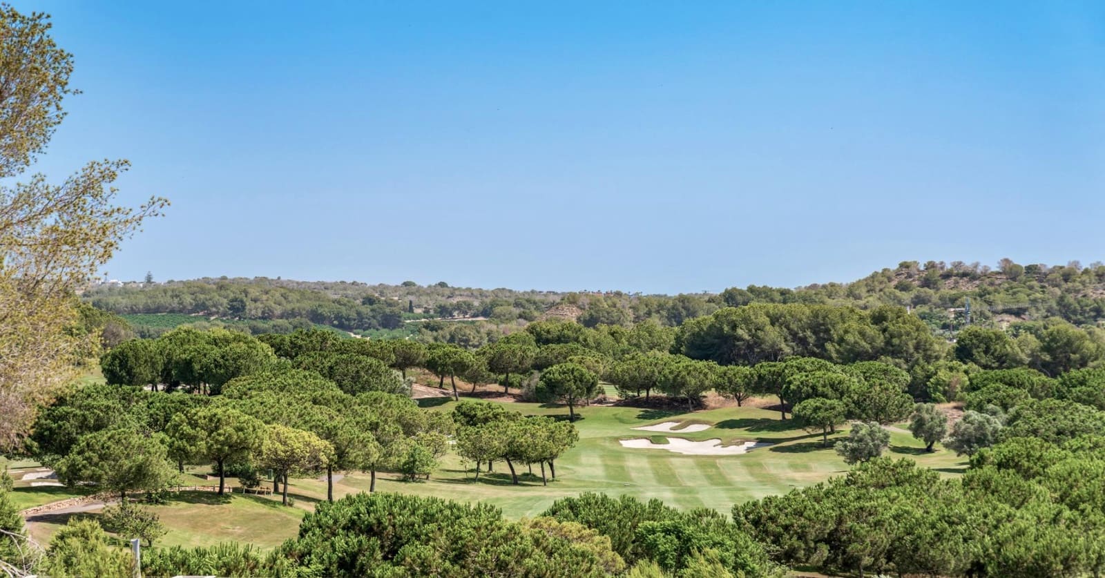 4 quarto Moradia para venda em Las Colinas Golf com garagem - 1 700 000 € (Ref: 9799511)