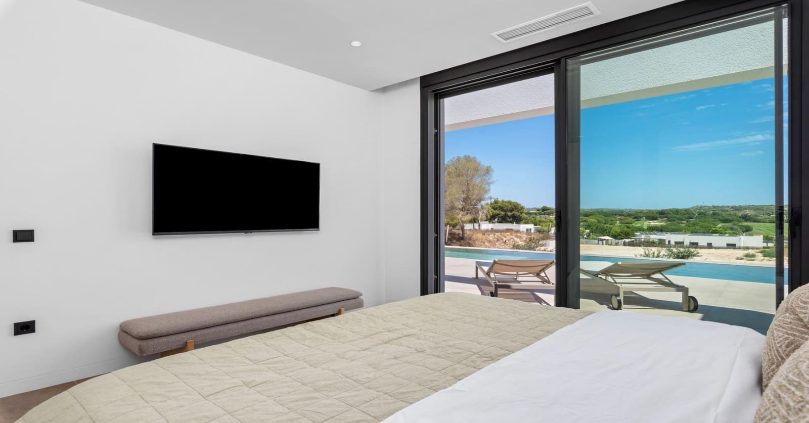 4 quarto Moradia para venda em Las Colinas Golf com garagem - 1 700 000 € (Ref: 9799511)