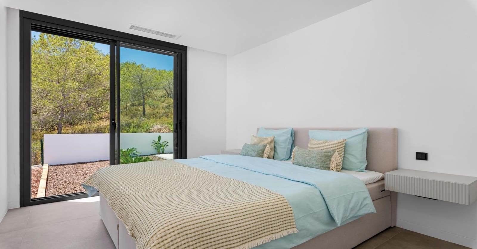 4 quarto Moradia para venda em Las Colinas Golf com garagem - 1 700 000 € (Ref: 9799511)