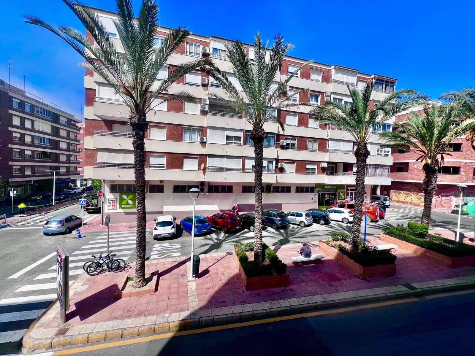 2 slaapkamer Appartement te koop in Torrevieja met zwembad - € 239.000 (Ref: 9799519)