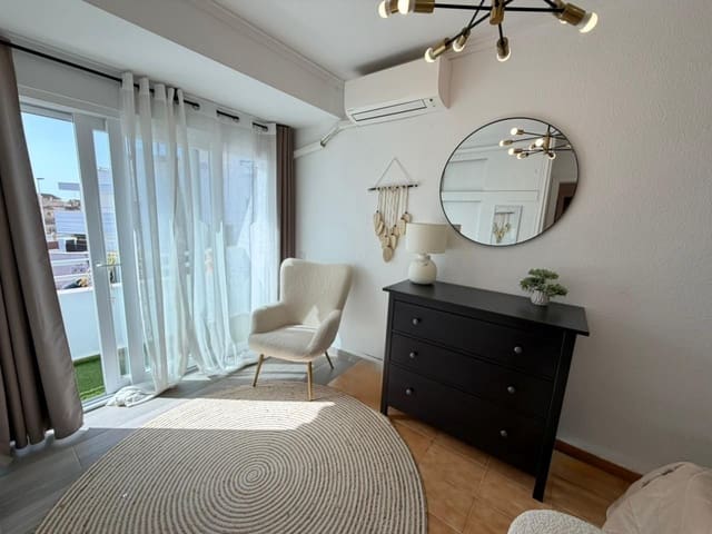 3 makuuhuone Omakotitalo myytävänä paikassa Los Frutales, Torrevieja mukana uima-altaan - 249 900 € (Ref: 9799645)