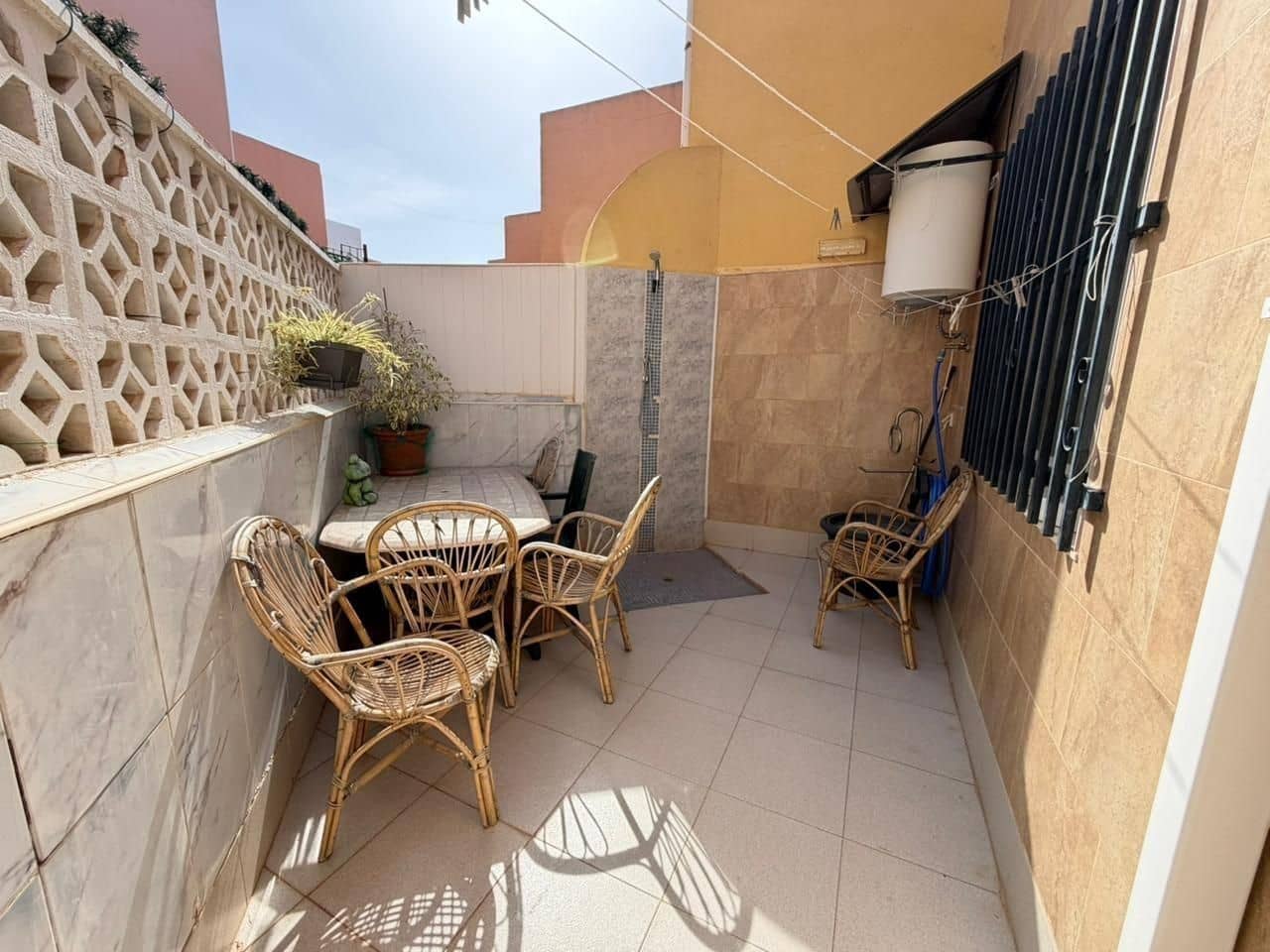 3 makuuhuone Omakotitalo myytävänä paikassa Torrevieja mukana uima-altaan - 249 900 € (Ref: 9799645)