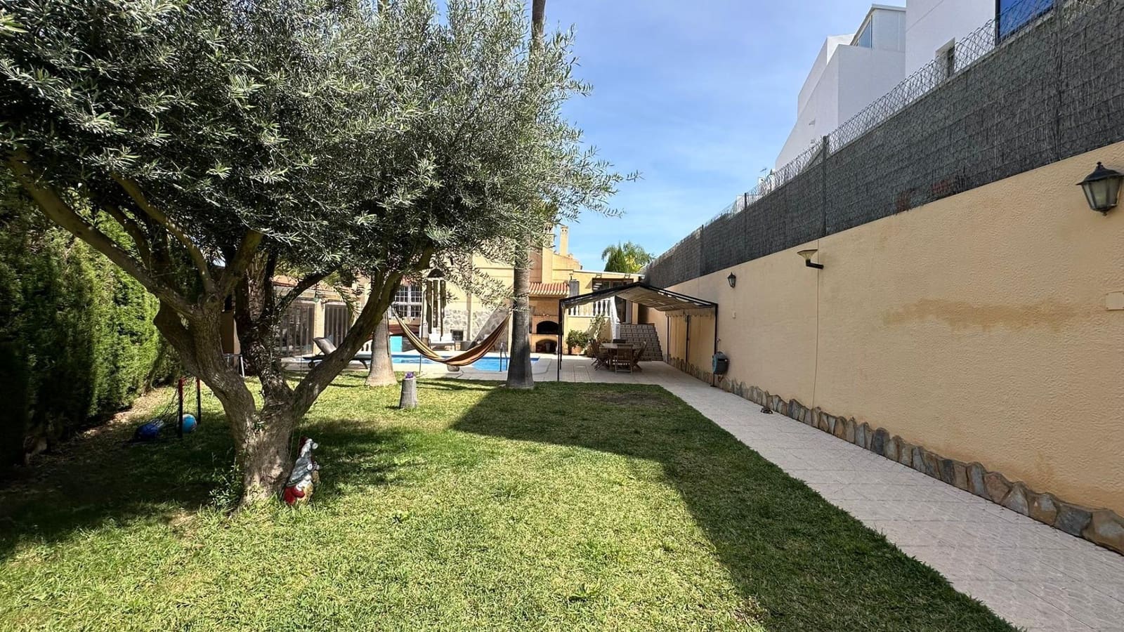 4 soverom Villa til salgs i La Siesta med svømmebasseng - € 490 000 (Ref: 9801349)