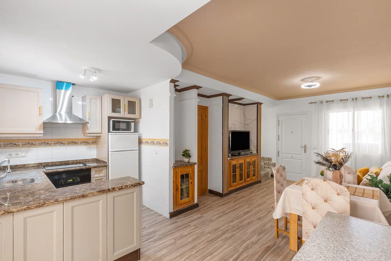 2 makuuhuone Omakotitalo myytävänä paikassa Orihuela Costa mukana uima-altaan - 185 000 € (Ref: 9801353)