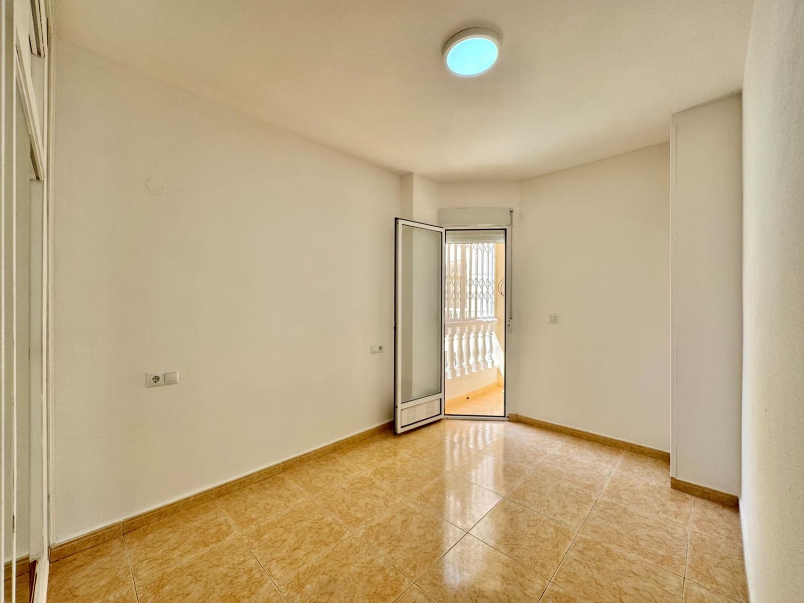 2 slaapkamer Appartement te koop in Torrevieja - € 137.500 (Ref: 9804597)