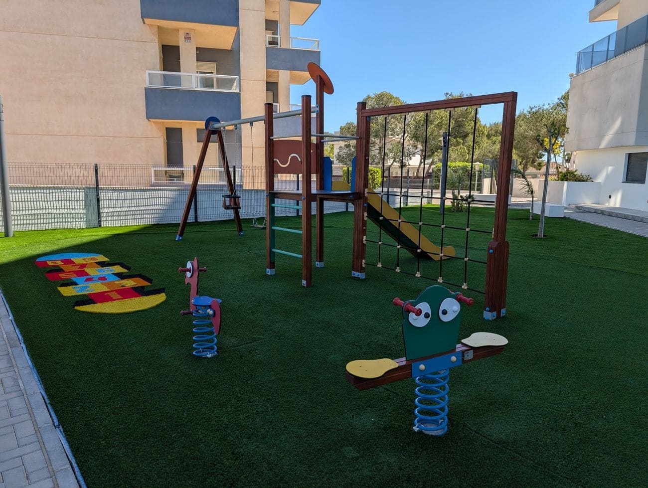 2 soverom Leilighet til salgs i Las Ramblas Golf med svømmebasseng - € 355 000 (Ref: 9804598)