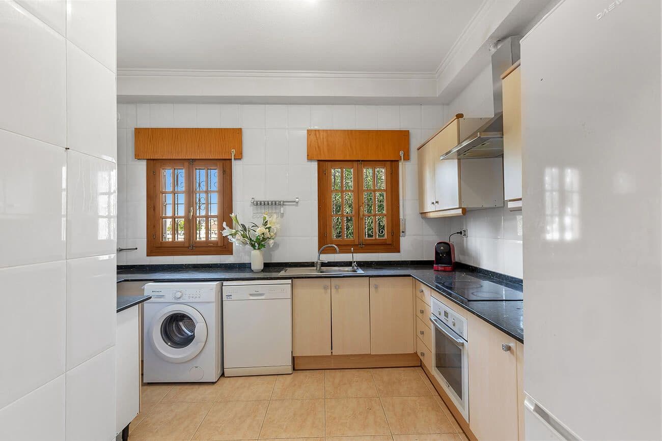 4 bedroom Villa for sale in Almoradi with pool - € 385,000 (Ref: 9804599)