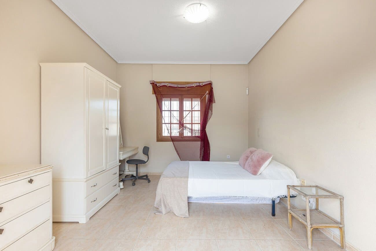 4 bedroom Villa for sale in Almoradi with pool - € 385,000 (Ref: 9804599)